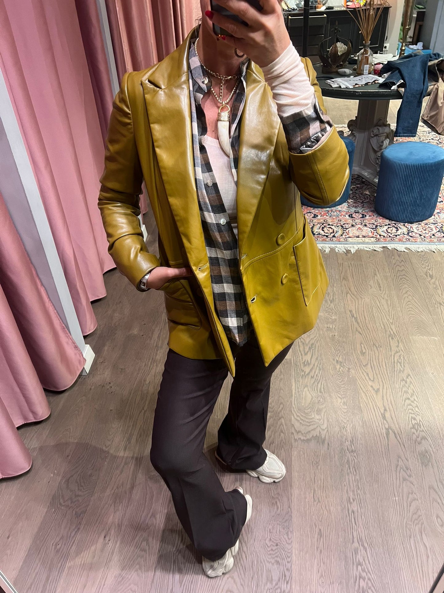 PANTALONE MODELLO FLARE TENSIONE IN