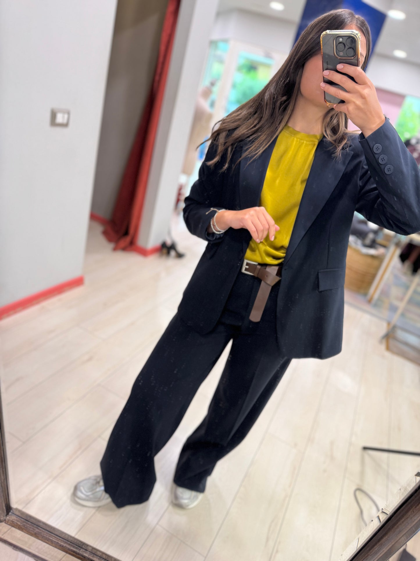 PANTALONE CON ELASTICO  DIETRO TENSIONE IN