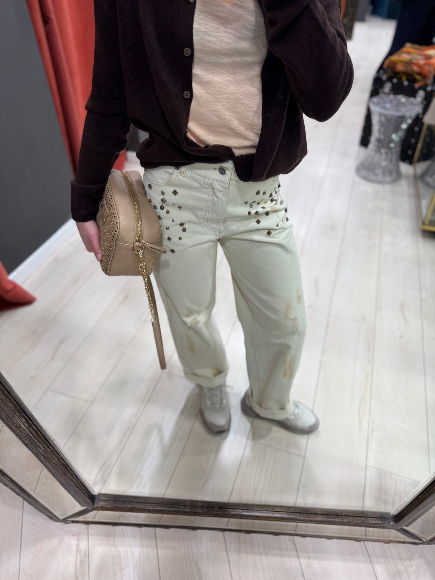 JEANS CON APPLICAZIONI SOUVENIR