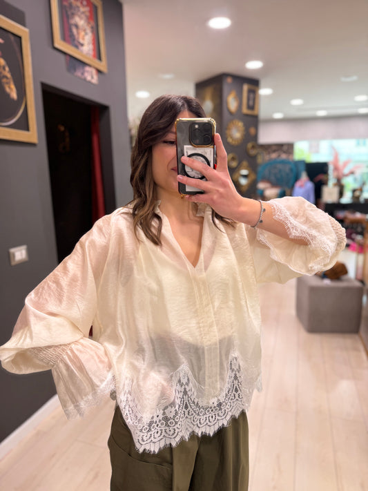 BLUSA CON PIZZO ‘GISELLE’ DONTWAIT